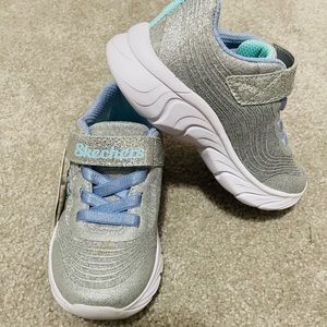 Toddler Girl Shoes By Skechers Sports in Size 8